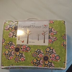 Flannel Sheet Set - Green Floral Design